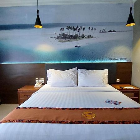 Grand Victoria Hotel Samarinda Exterior photo