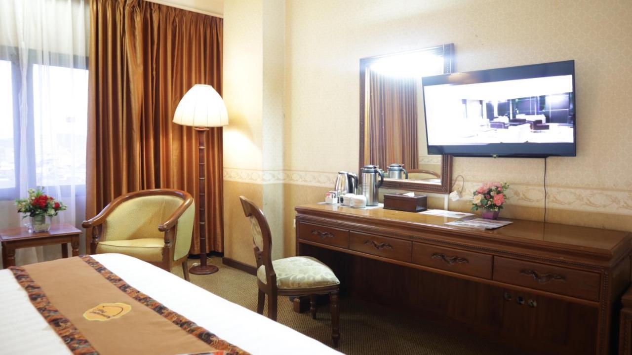 Grand Victoria Hotel Samarinda Exterior photo