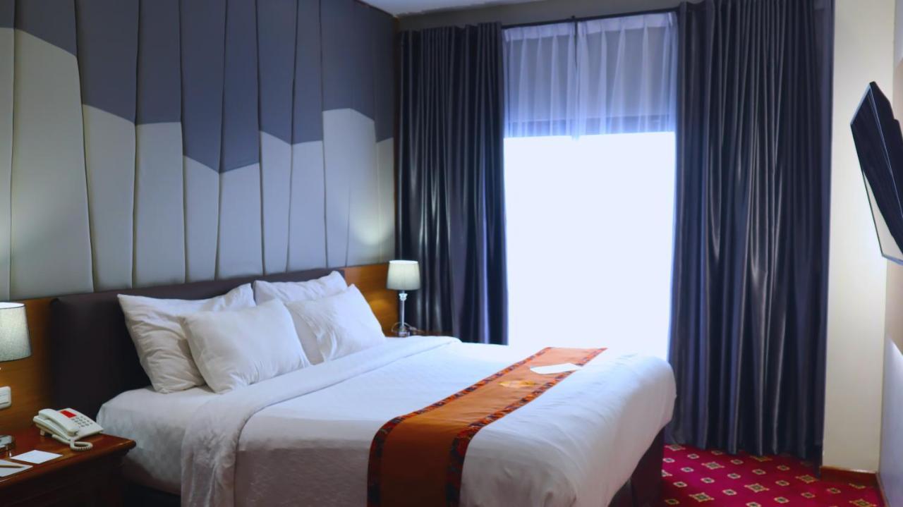 Grand Victoria Hotel Samarinda Exterior photo