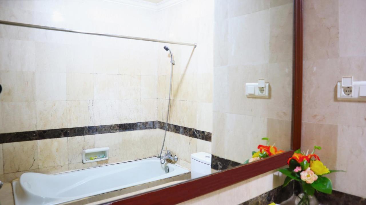 Grand Victoria Hotel Samarinda Exterior photo