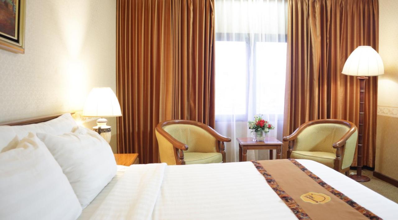 Grand Victoria Hotel Samarinda Exterior photo