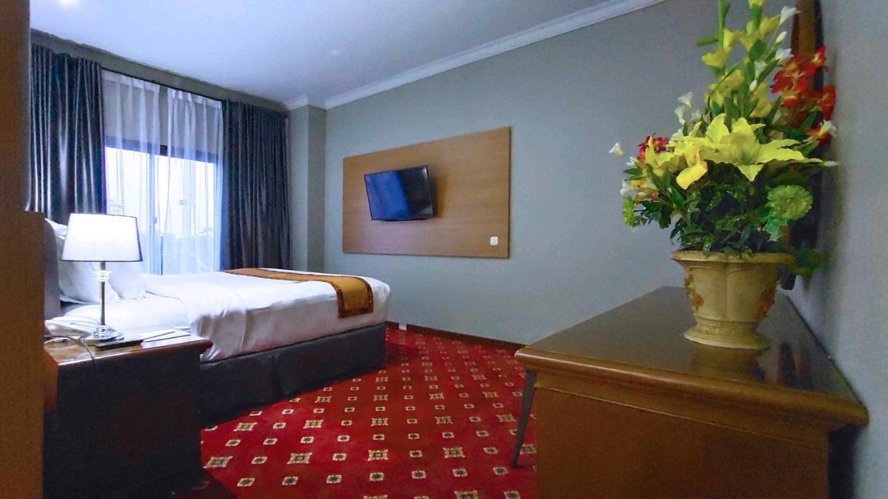 Grand Victoria Hotel Samarinda Exterior photo